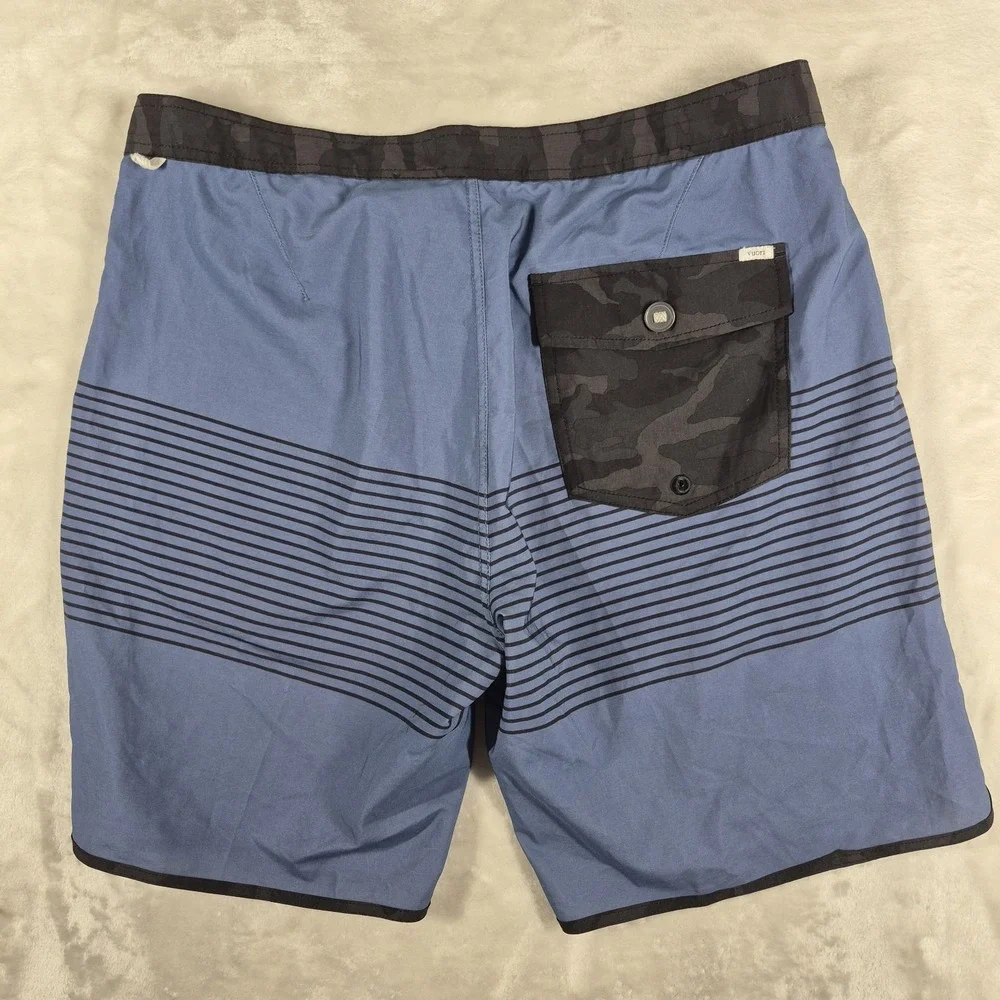 Vuori Cruise Board Shorts Men's 32 Blue Swim Trunks Beach Drawstring Striped